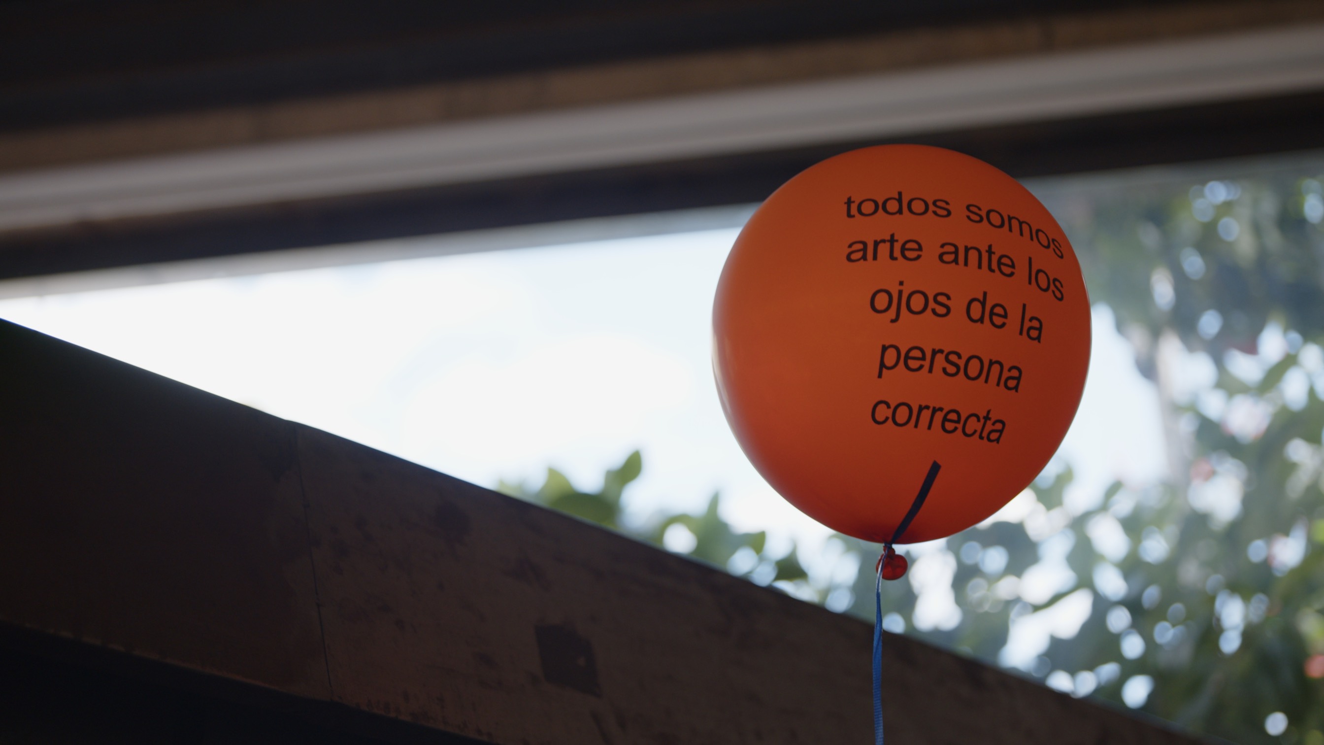 Vivir del aire — still 2
